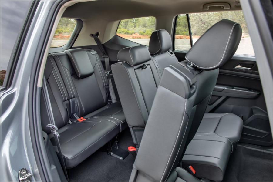 Интерьер Volkswagen Atlas SEL V6 R-Line 2020 года  (фото 21 из 43)